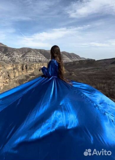 Летящее платье со шлейфом для фотосессии в аренду