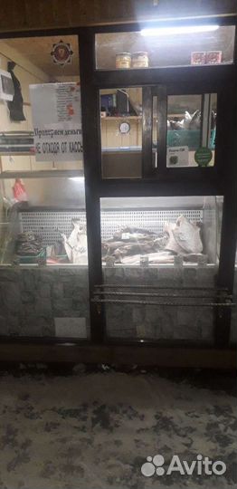 Продавца для торговли в рыбный киоск и фрукты