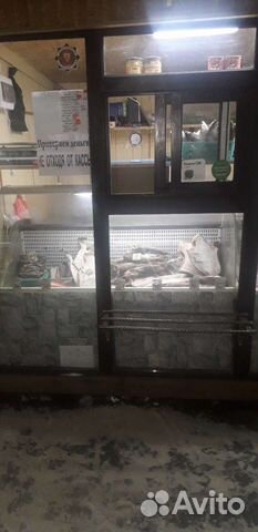 Продавца для торговли в рыбный киоск и фрукты