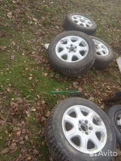 Продаются зимние колеса в сборе для иномарки