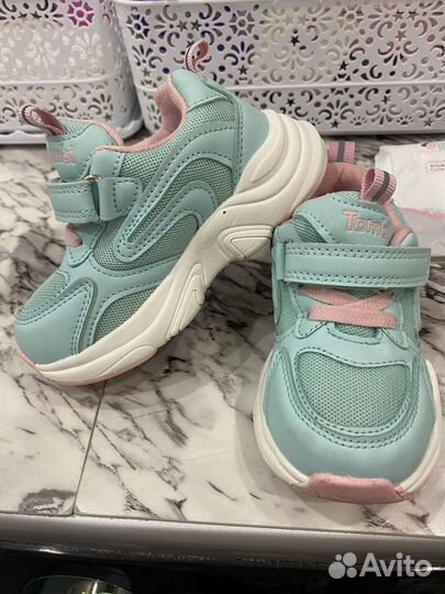 Кроссовки для девочки