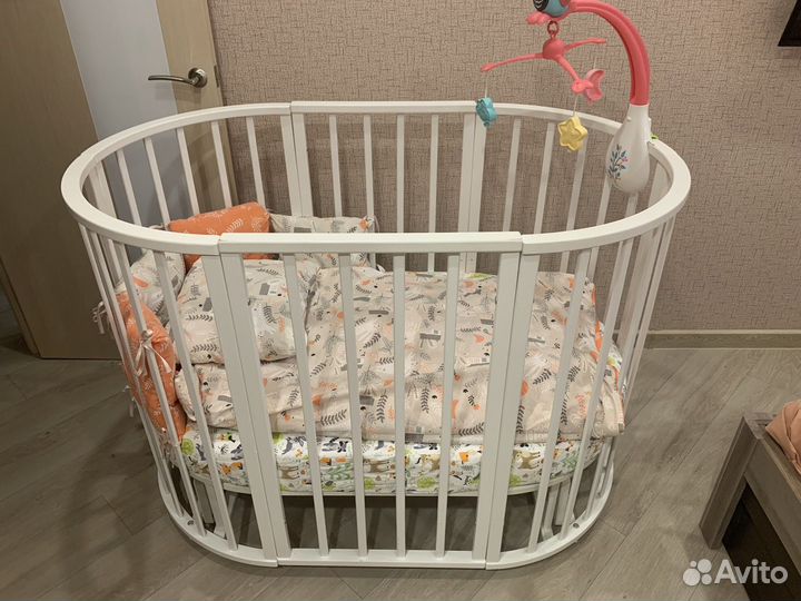 Детская кроватка с маятником (матрасы, постельное)