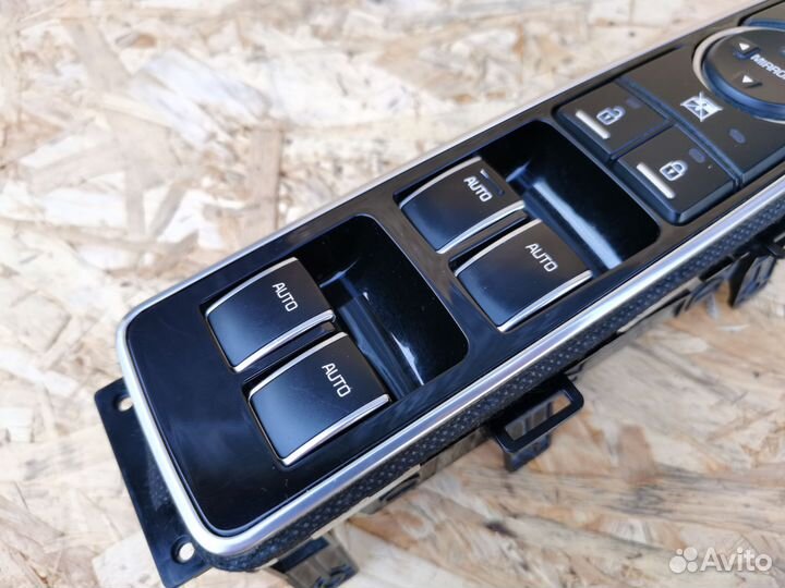 Kia Quoris KH Блок кнопок водительской двери