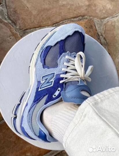 New balance 2002r