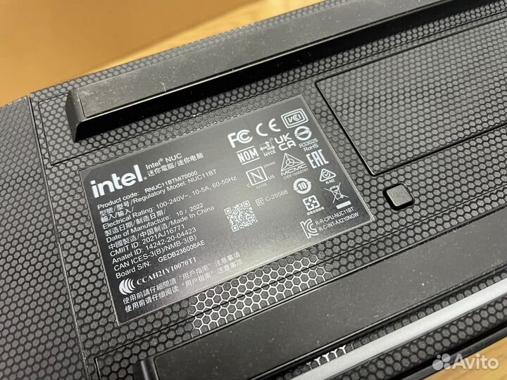 Intel NUC11BTMi7 / i7-11700B