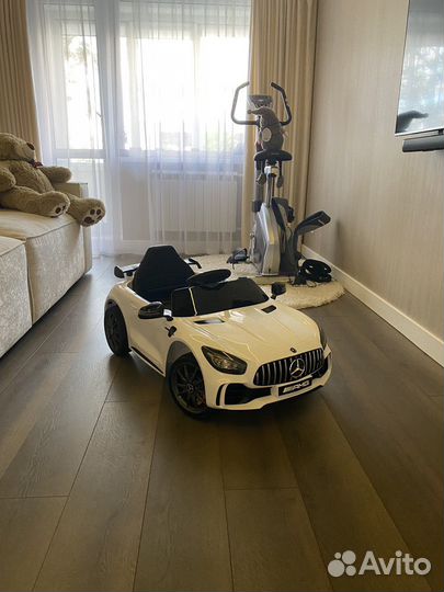 Электромобиль mercedes AMG GT R