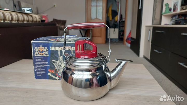 Маленький чайник со свистком