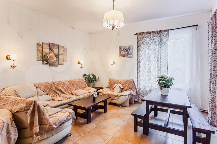 Коттедж 250 м² на участке 10 сот.