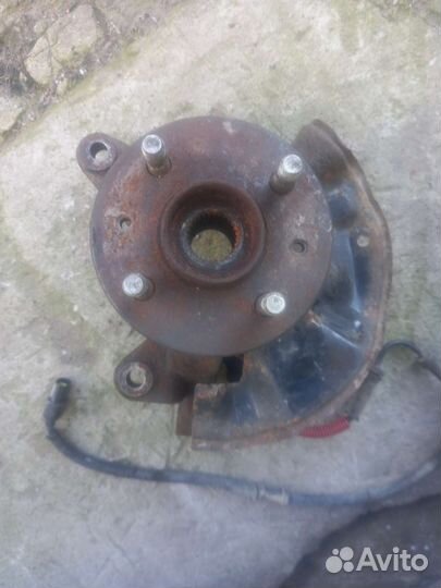 Киа Спектра правый поворотный кулак