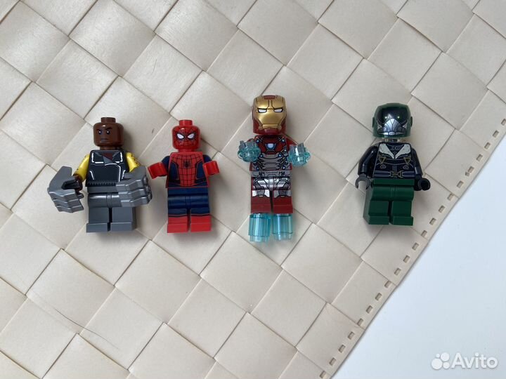 Lego 76083 Marvel Человек паук возвращение домой