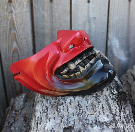 Чёрная полумаска Хання