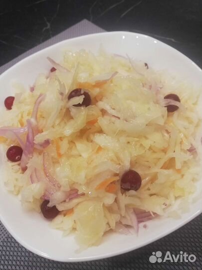 Заготовки, огурцы солёные, капуста квашеная