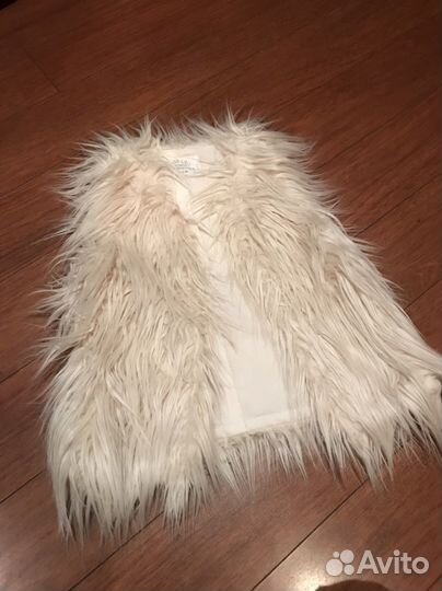 Zara жилетка меховая 104