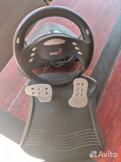 Игровой руль с педалями