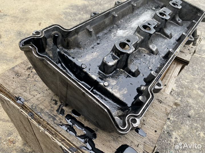 Крышка клапанная левая mercedes benz W 463