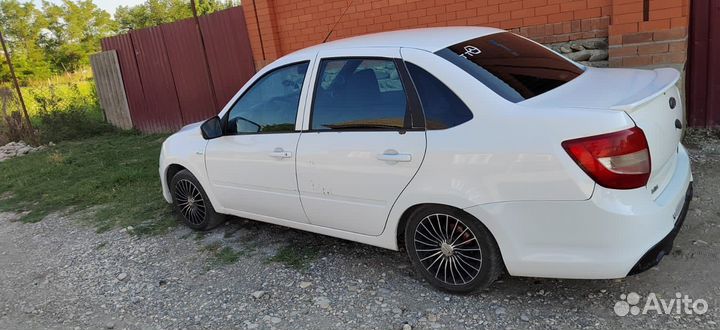LADA Granta 1.6 МТ, 2015, битый, 200 000 км