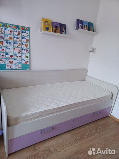 Комната для девочки, мебель, матрас, шторы, люстра