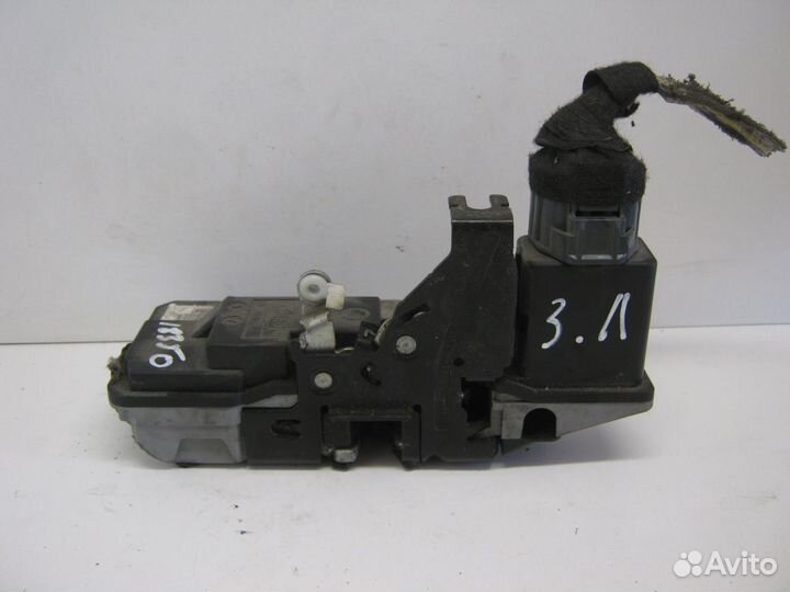 Замок задней двери Лев. 8650556 Вольво XC90 2003г