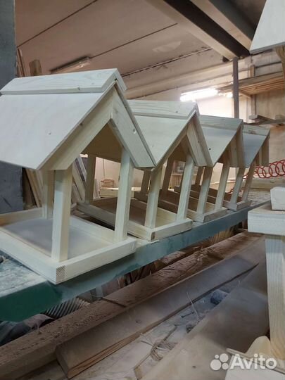 Кормушка, скворечник для птиц