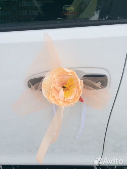 Украшения пиончики беж