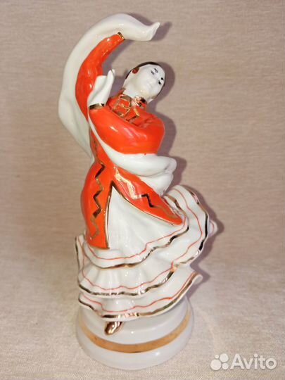 Фарфоровая статуэтка Башкирский танец редкая