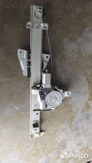 Стеклоподъемник задний левый Mitsubishi Pajero 4