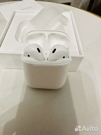 Наушники AirPods