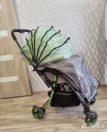 Прогулочная коляска с перекидной ручкой
