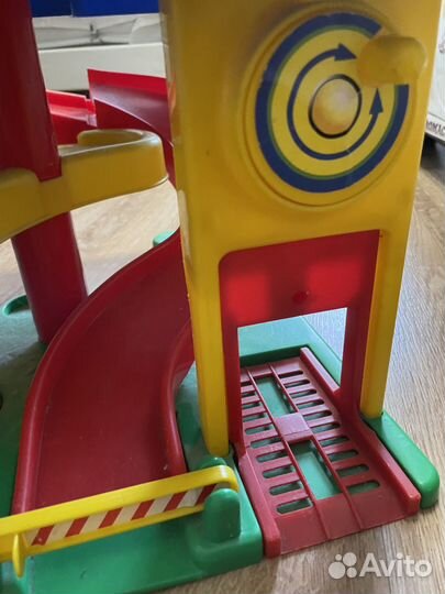 Гараж с машинками