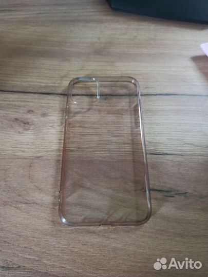 Тёмный силиконовый чехол на iPhone 11