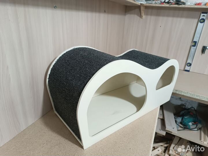 Домик лежанка для кошки и собаки с когтеточкой