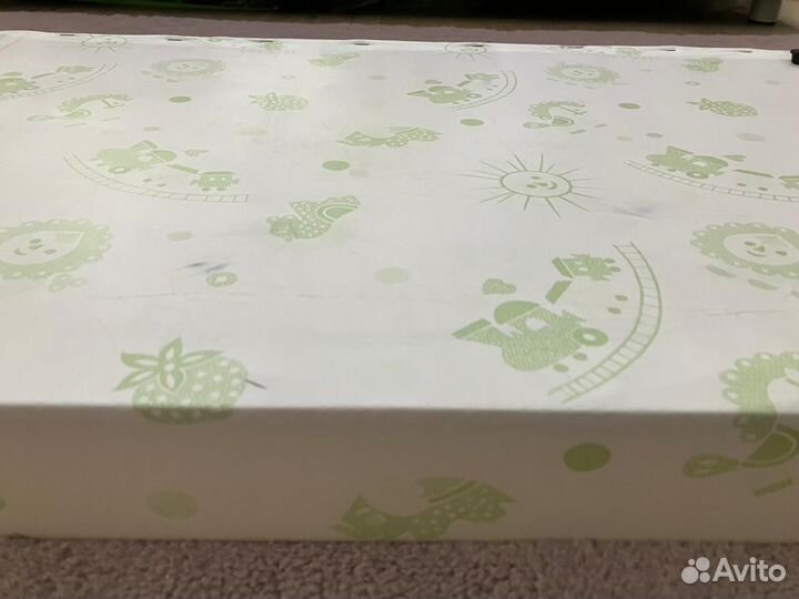 Пеленальная доска на кроватку