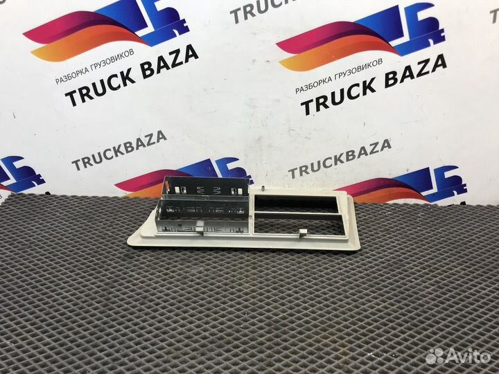 504169397 Накладка торпедо Iveco Stralis