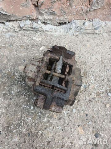 Суппорт тормозной задний Mercedes Benz w208