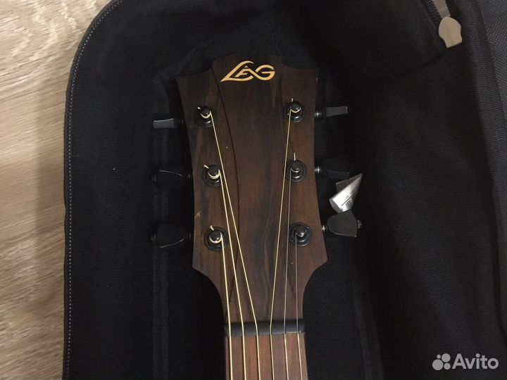 Акустическая гитара