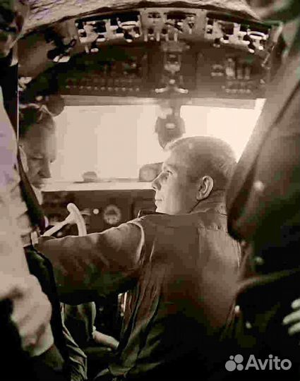 Гагарин за штурвалом самолёта - 1961г. Космос СССР
