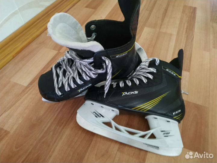 Коньки CCM Tacks 2052, размер 35