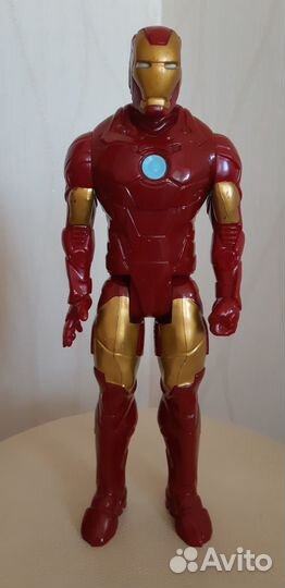 Фигурка супергероя