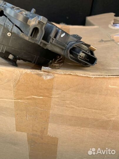 Замок задней левой двери X-RAY