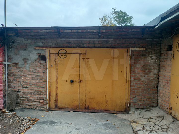 Гараж, > 30 м²