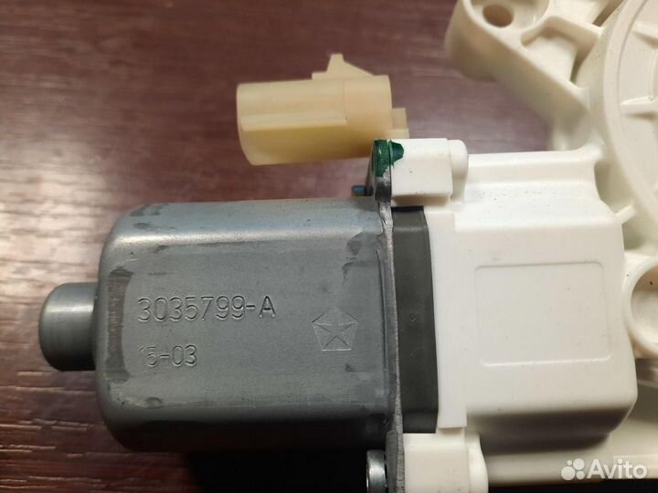 Моторчик стеклоподъемника задний левый Chrysler