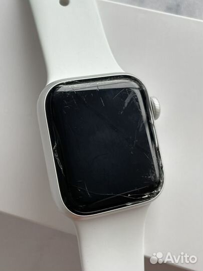 Часы apple watch se 40 mm бу