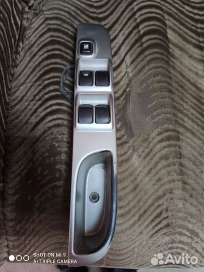 Кнопки стеклоподъемника