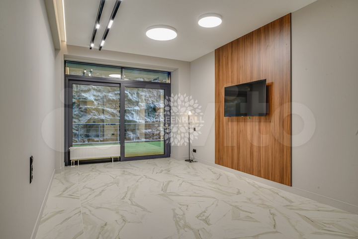 2-к. апартаменты, 94 м², 1/6 эт.