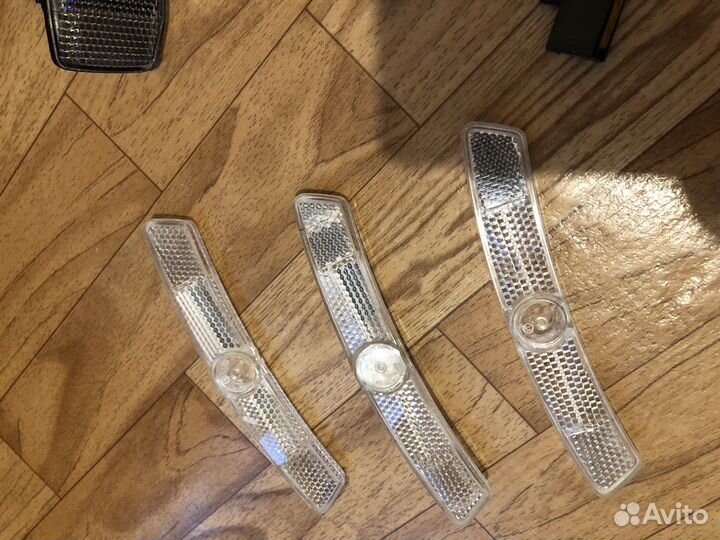 Катафоты и кронштейн для насоса