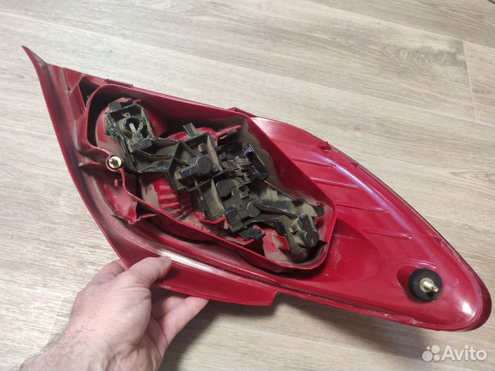 Фонарь задний peugeot 307, правый, с дефектом