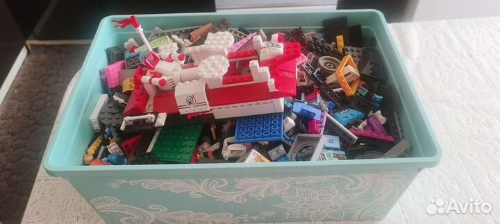 Полная коробка Lego