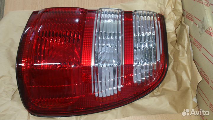 Фонарь задний правый toyota LC100 GX 8155160680