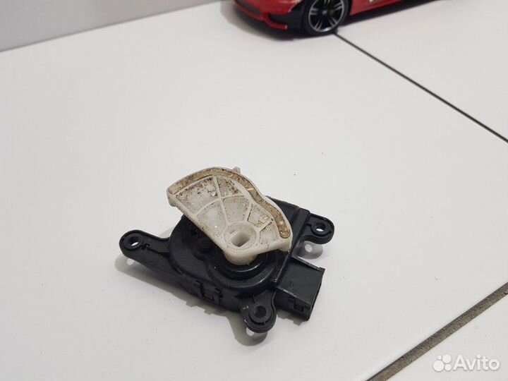 Моторчик привода заслонок отопителя