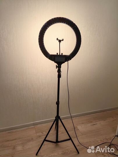 Кольцевая лампа 45 см со штативом